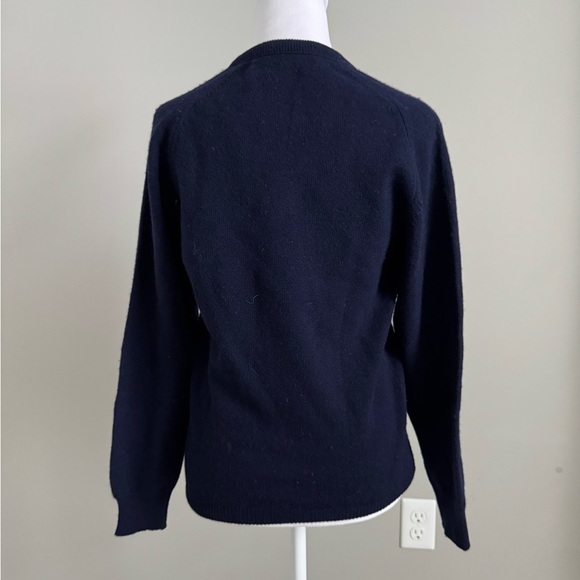 Lyle & Scott V-Neck 100% Wool Sweater from Gleneagles Golf Course in Scotland - Picture 4 of 8